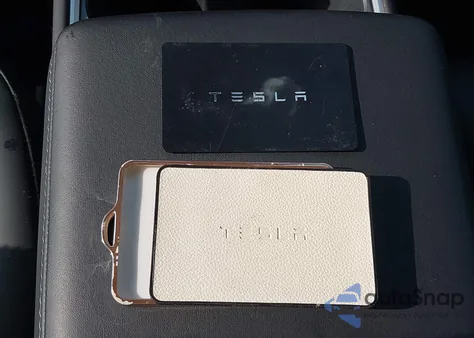 2024 Tesla Model Y Long Range Dual Motor All-Wheel Drive/Rwd z USA, uszkodzony, nr VIN 7SAYGDED6RF206264